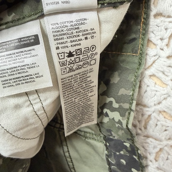 Levis 469 Loose Shorts Jeans Mens W30 L12 Olive Green Camo Camouflage 100%Cotton - Picture 10 of 12